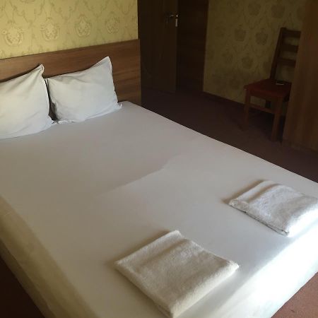 Irish Hotel Shumen Exterior photo